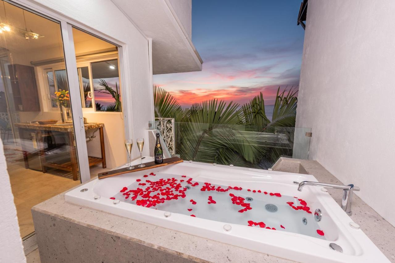 La Casa Blanca Aparthotel Puerto Vallarta Exterior photo