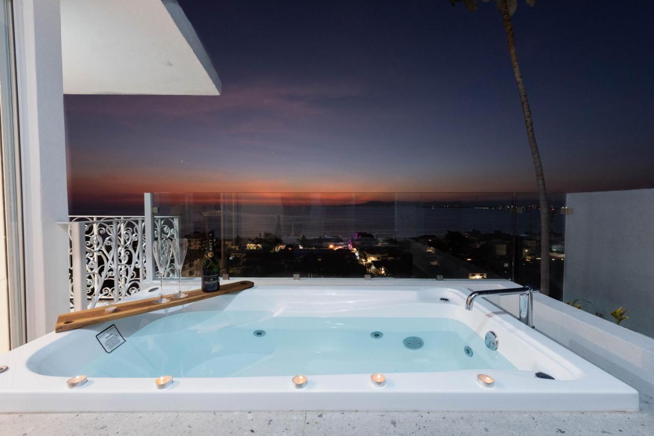 La Casa Blanca Aparthotel Puerto Vallarta Exterior photo